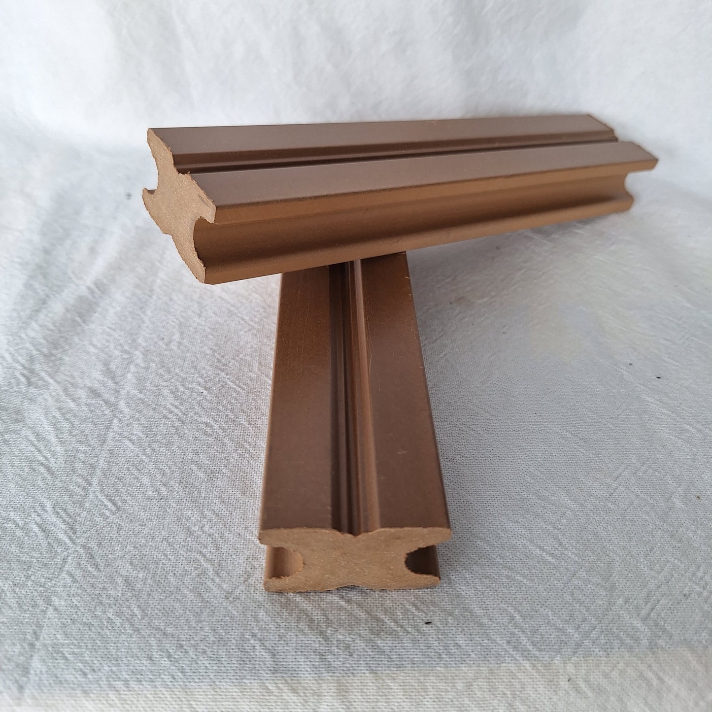 Podkladový trámek na podložení dřevoplastových terasových prken TeraDeck odlehčených